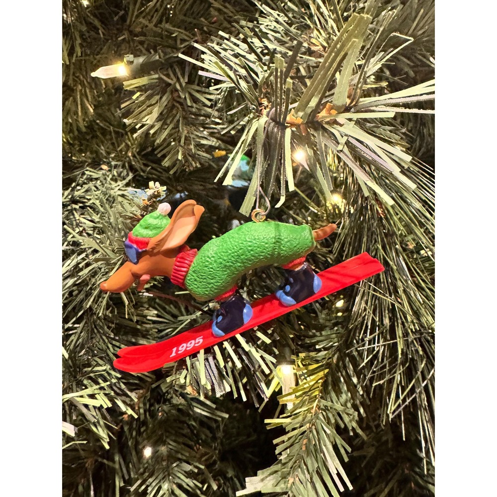 Hallmark Keepsake Ornament‎ "Ski Hound"